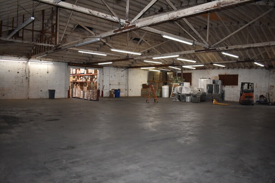 More Photos Of 851 E 60th St, Los Angeles Warehouse For Sale