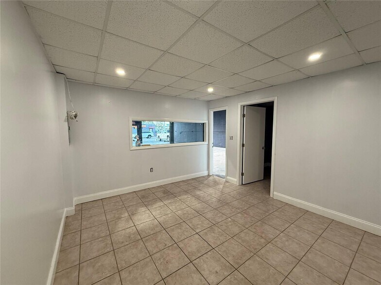 More Photos Of 5960-5992 SW 23rd St, West Park Showroom For Sale