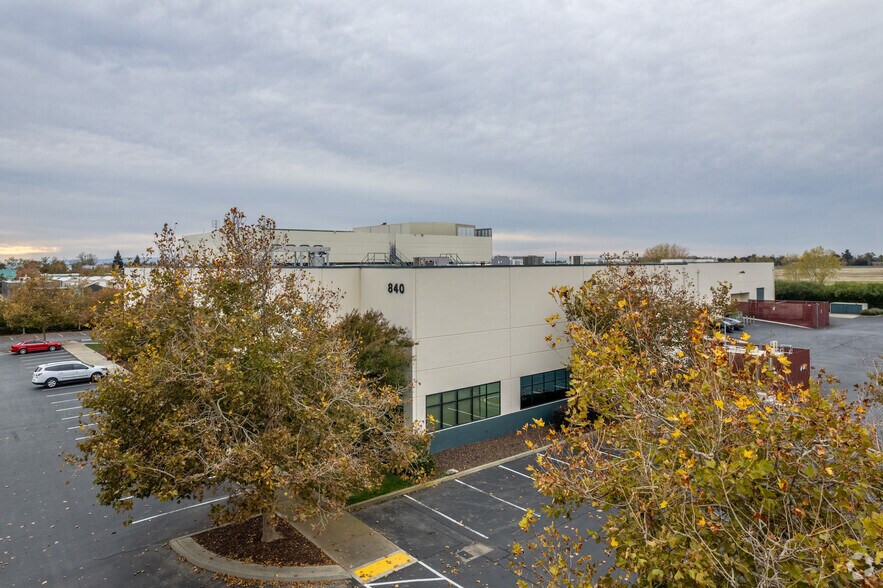 More Photos Of 840 Riverside Pky, West Sacramento Flex For Lease
