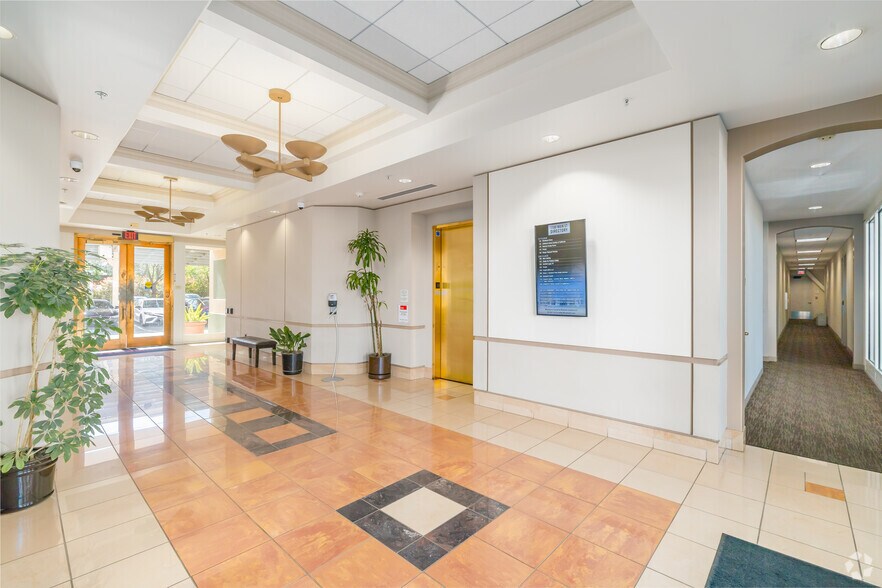 More Photos Of 1100 Main St, Woodland Medical For Lease