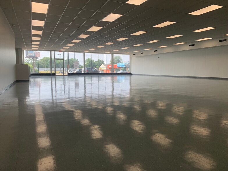 More Photos Of 803 30th St NE, Canton General Retail For Sale