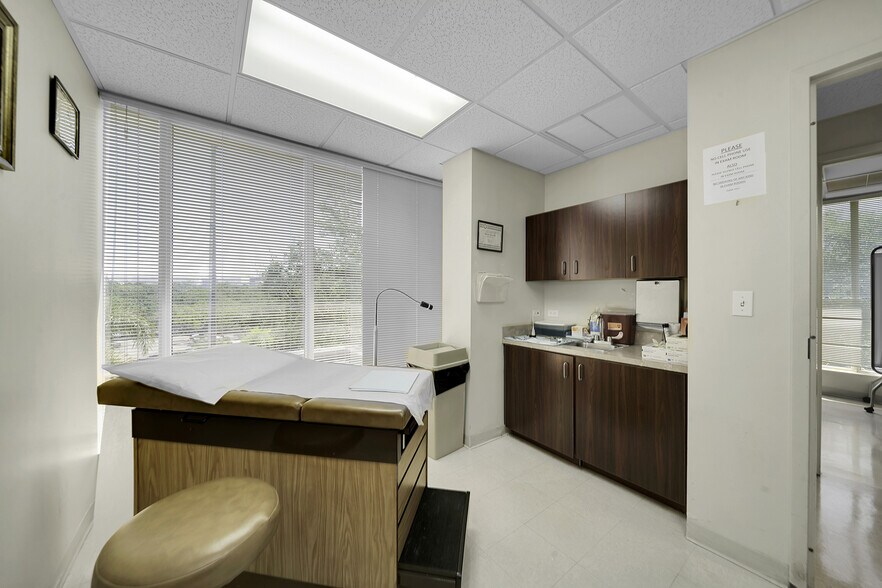 More Photos Of 350 N Pine Island Rd, Plantation Medical For Lease