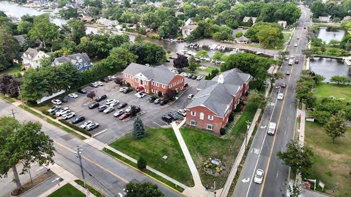 More Photos Of 200 W Main St, Babylon Medical For Lease