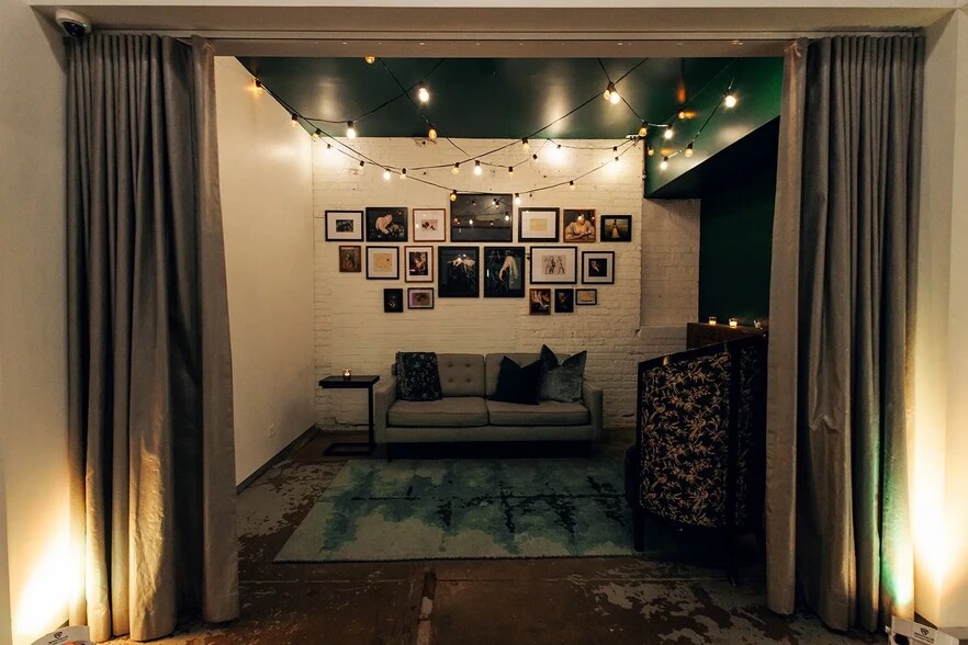 More Photos Of 3146 W Chicago Ave, Chicago Showroom For Sale