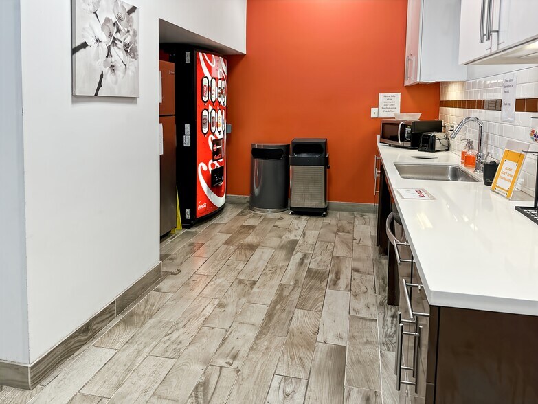 More Photos Of 800 W El Camino Real, Mountain View Coworking Space