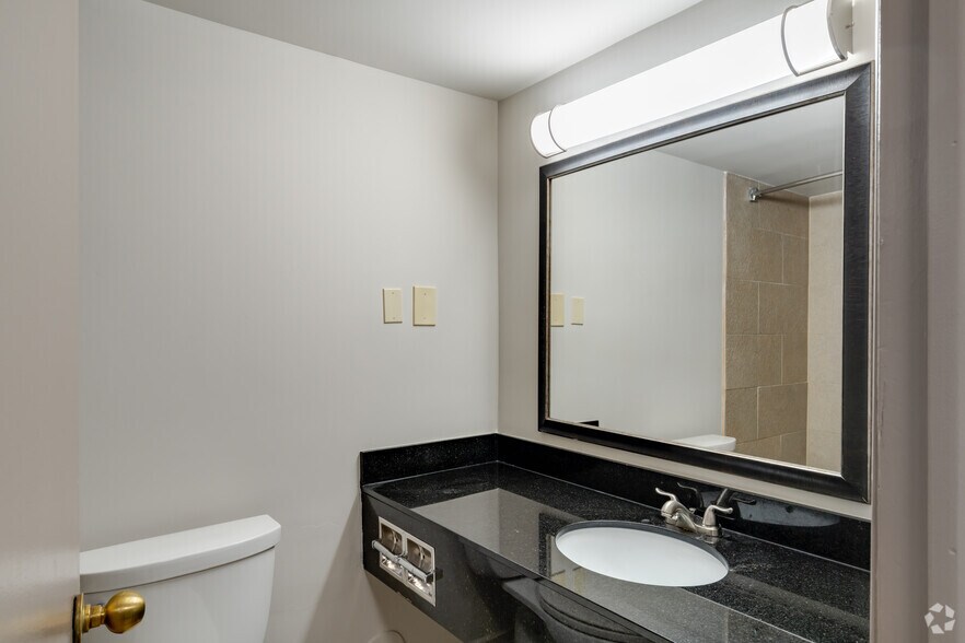 More Photos Of 34911 Van Dyke Ave, Sterling Heights Apartments For Lease