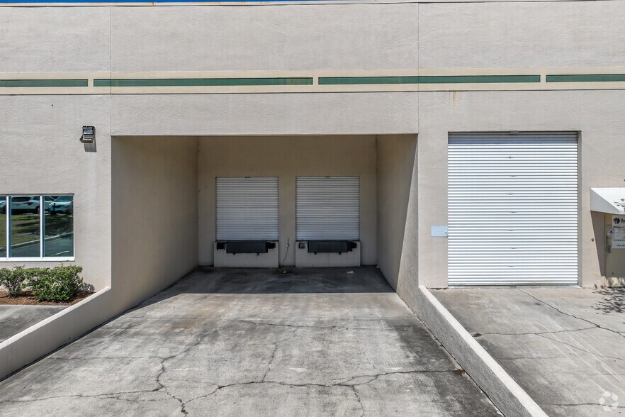 More Photos Of 6950 112th Cir, Largo Warehouse For Lease