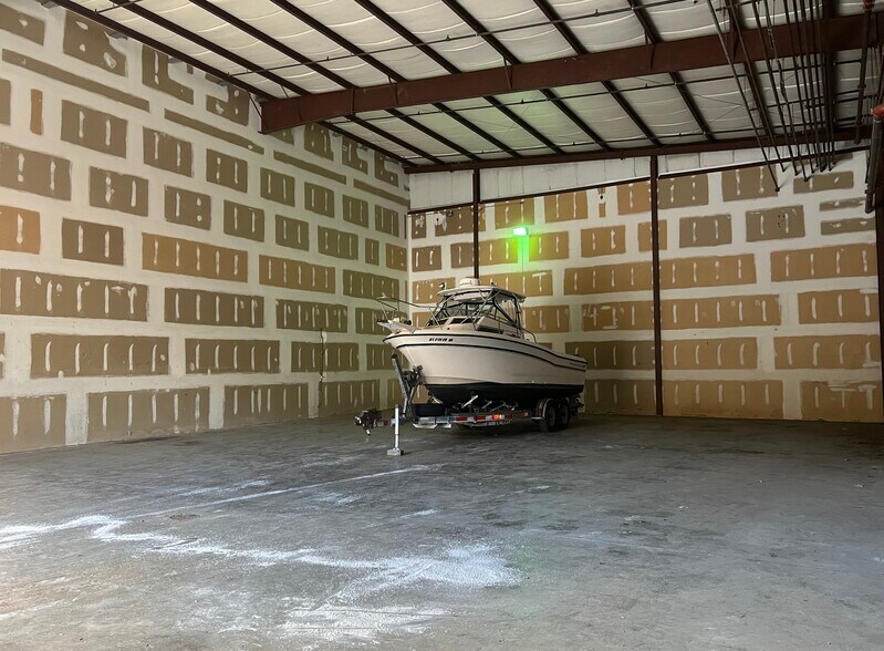 More Photos Of 381 Old Falmouth Rd, Marstons Mills Warehouse For Lease