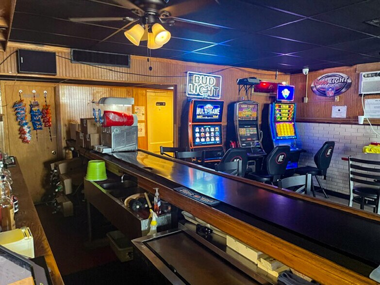 More Photos Of 1112 Madison St, South Roxana Restaurant For Sale