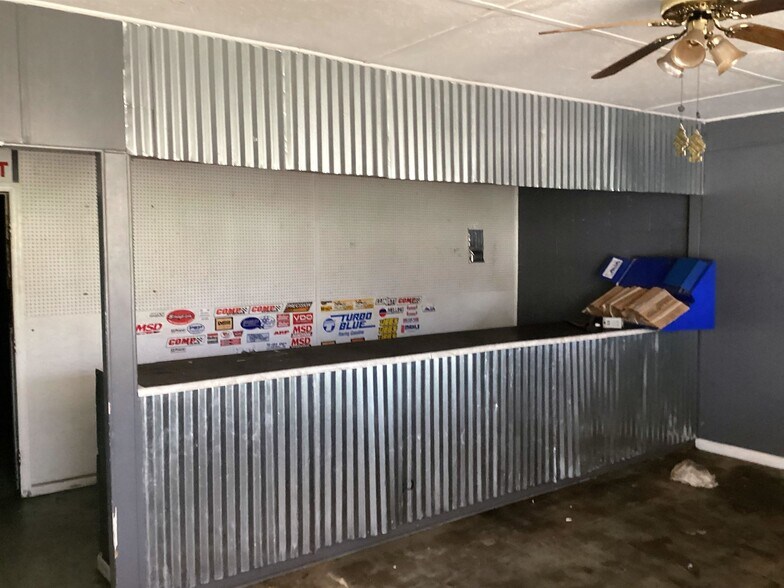 More Photos Of 114 Washington Ave NW, Russellville Auto Repair For Sale
