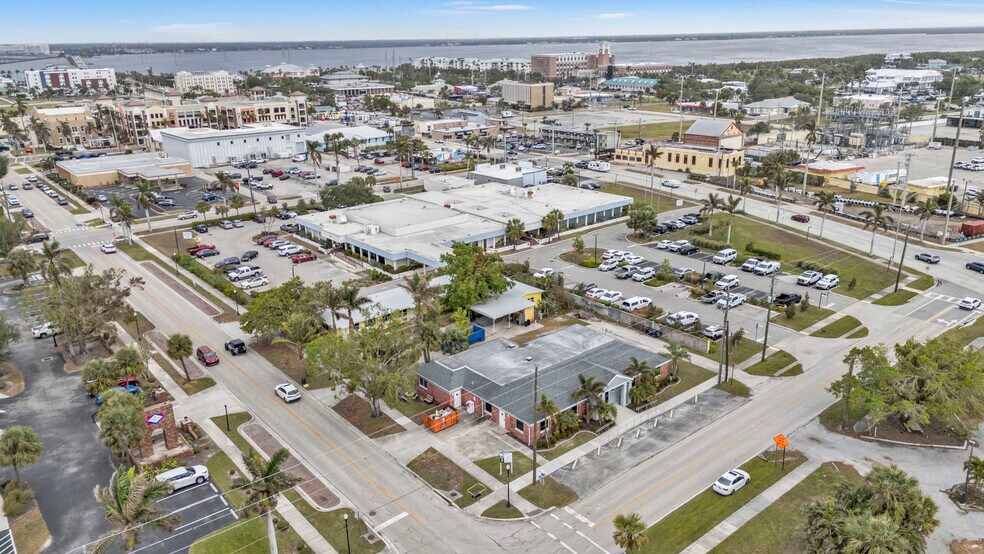 More Photos Of 128 W Charlotte Ave, Punta Gorda Office Residential For Sale