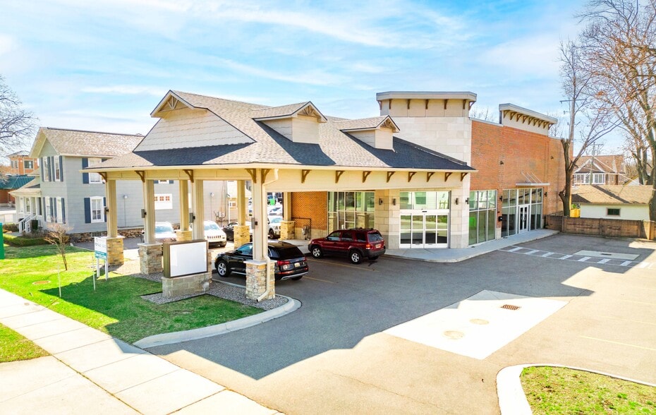 Primary Photo Of 311 W University Dr, Rochester Freestanding For Lease