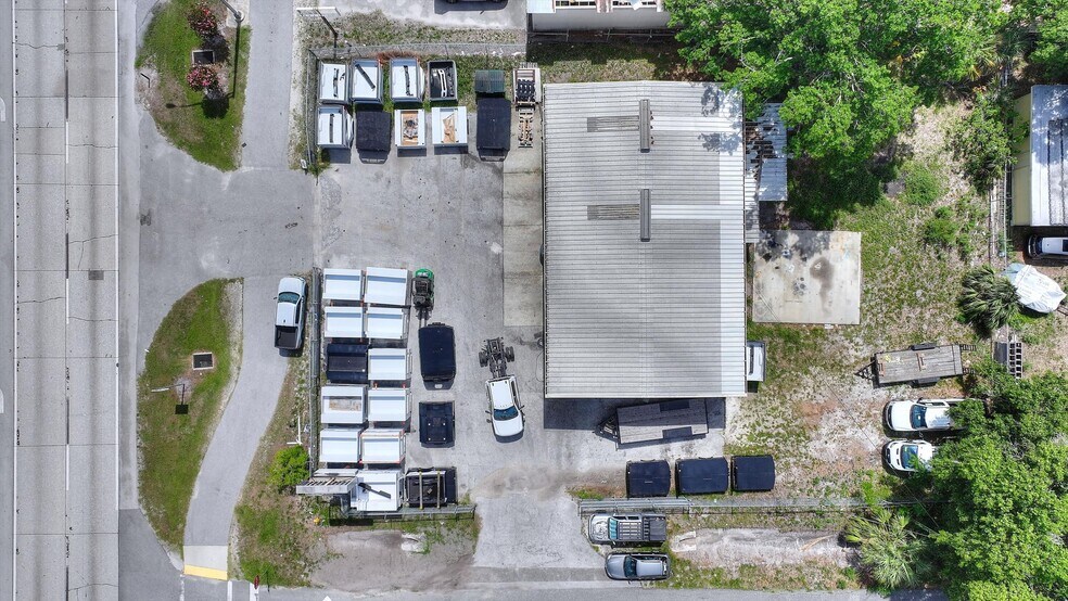 More Photos Of 2016 W Memorial Blvd, Lakeland Auto Repair For Lease