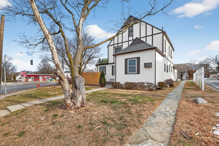 More Photos Of 2002 E Main St, Mohegan Lake Multifamily For Sale