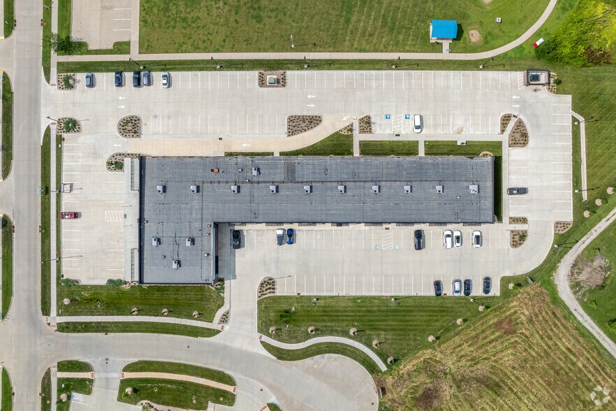 More Photos Of 88 Paine Cir SE, Bondurant Office For Lease