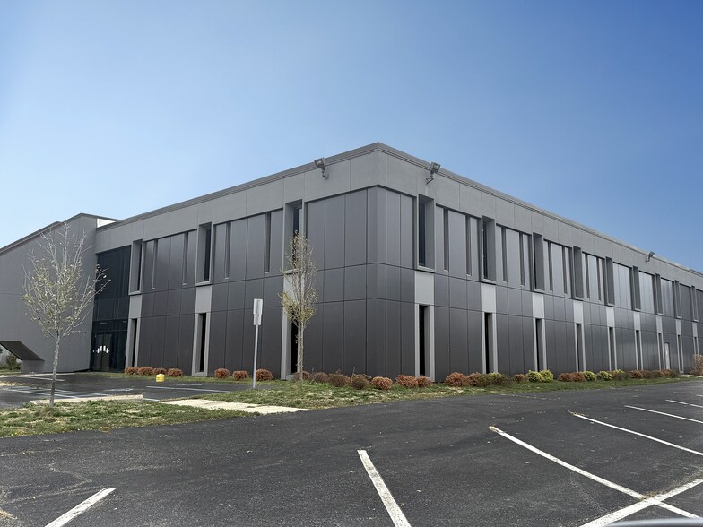More Photos Of 1201 Valley Brook Ave, Lyndhurst Warehouse For Lease