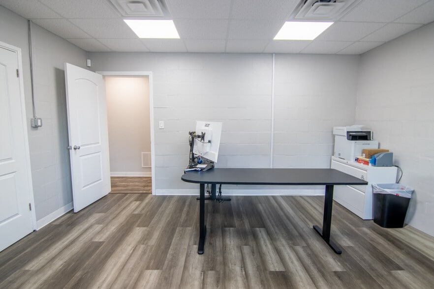 More Photos Of 3284 Morris St, Saint Petersburg Warehouse For Sale