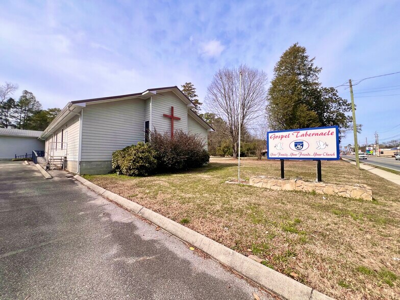 More Photos Of 703 N Main St, LaFayette Religious Facility For Sale