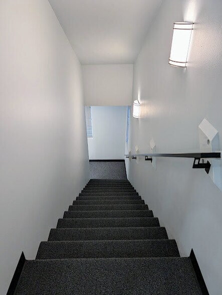 More Photos Of 105 Washington Blvd, Algona Office For Lease