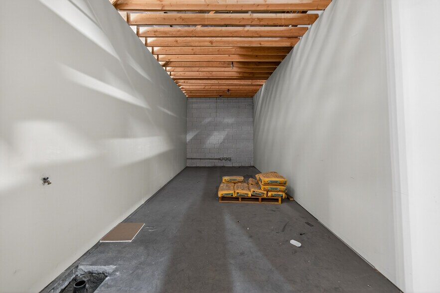More Photos Of 11019 Penrose St, Sun Valley Manufacturing For Sale