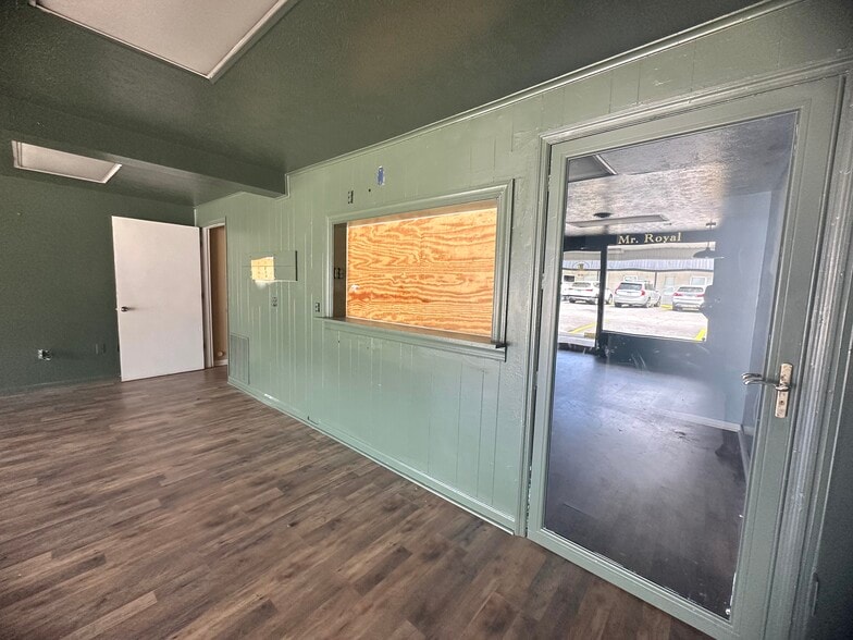 More Photos Of 1126 E Montgomery Cross Rd, Savannah Freestanding For Lease