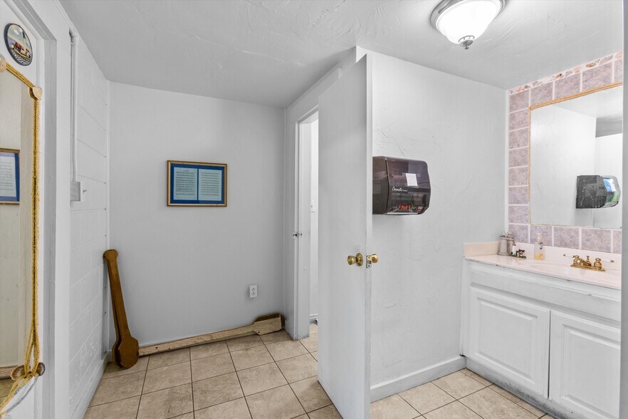 More Photos Of 201 Ragland St, Palestine Religious Facility For Sale