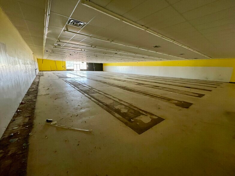 More Photos Of 907 US Highway 287 N, Grapeland Freestanding For Lease