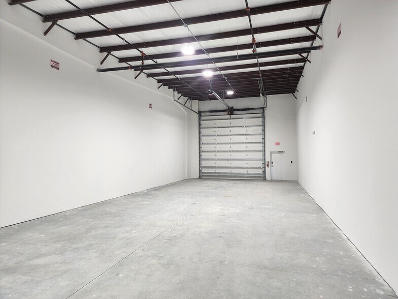More Photos Of 16291 Innovation Lane, Fort Myers Self Storage For Sale