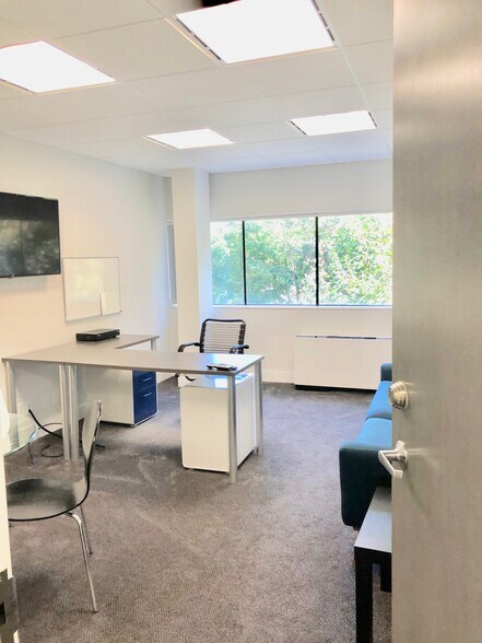 More Photos Of 67 Holly Hill Ln, Greenwich Office For Sale