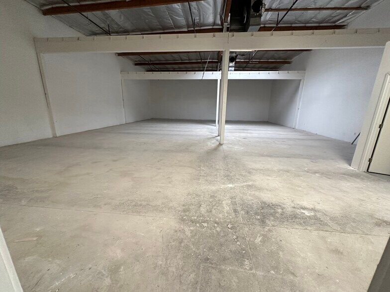 More Photos Of 729 E 9th Pl, Los Angeles Light Manufacturing For Lease