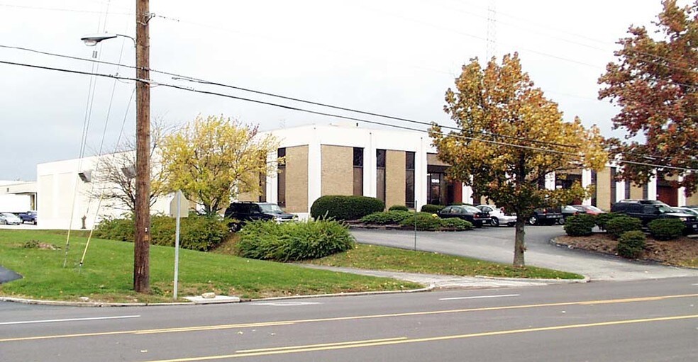 More Photos Of 1249-1265 N Warson Rd, Creve Coeur Warehouse For Lease
