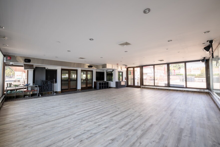 More Photos Of 8925 W Olympic Blvd, Beverly Hills Storefront Retail Office For Sale