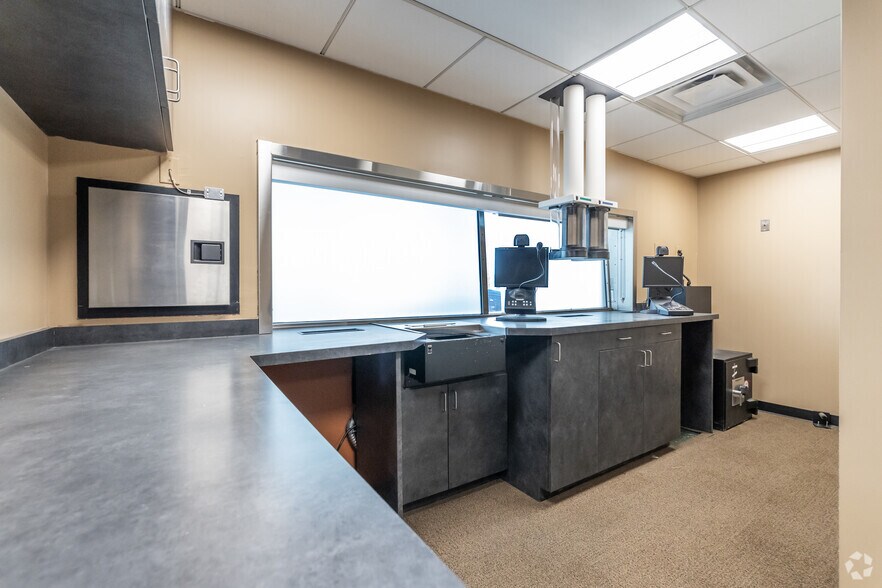 More Photos Of 8115 Highland Pointe Dr, West Chester Bank For Sale