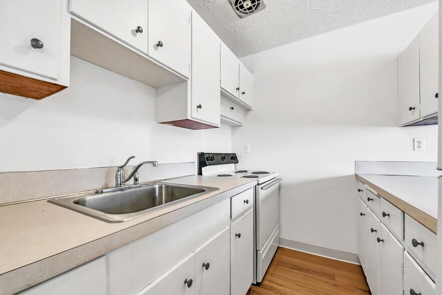 More Photos Of 7606-7720 E Burnside St, Portland Apartments For Sale