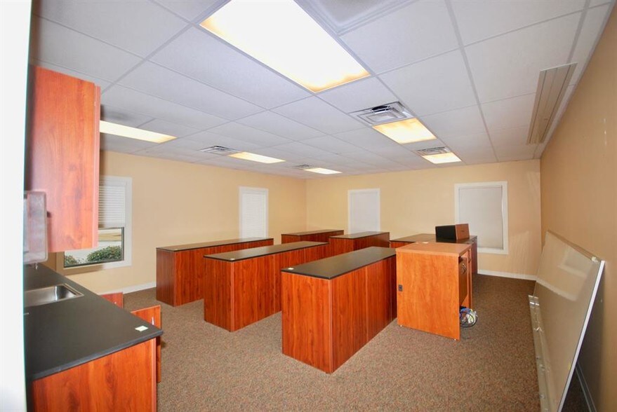 More Photos Of 3031 Highway 45 Byp, Jackson Office For Lease