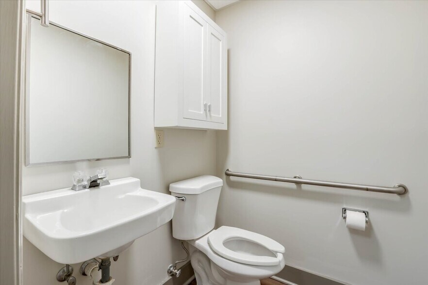 More Photos Of 1310 Thomasville Rd, Tallahassee Office For Sale