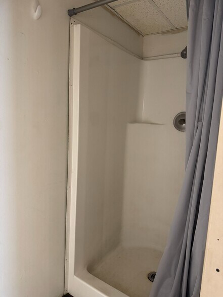 More Photos Of 5133 Troup Hwy, Tyler Warehouse For Lease