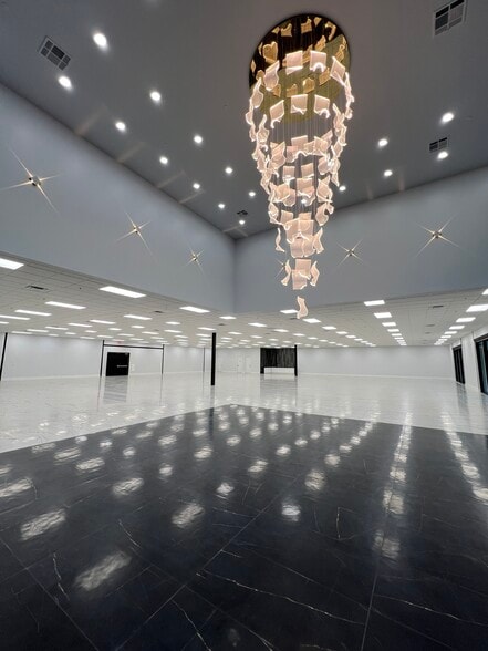 More Photos Of 7300 Riverside Dr, Irving General Retail For Lease