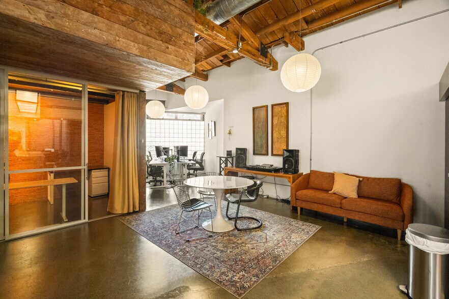 More Photos Of 120 Mildred Ave, Venice Loft Creative Space For Sale