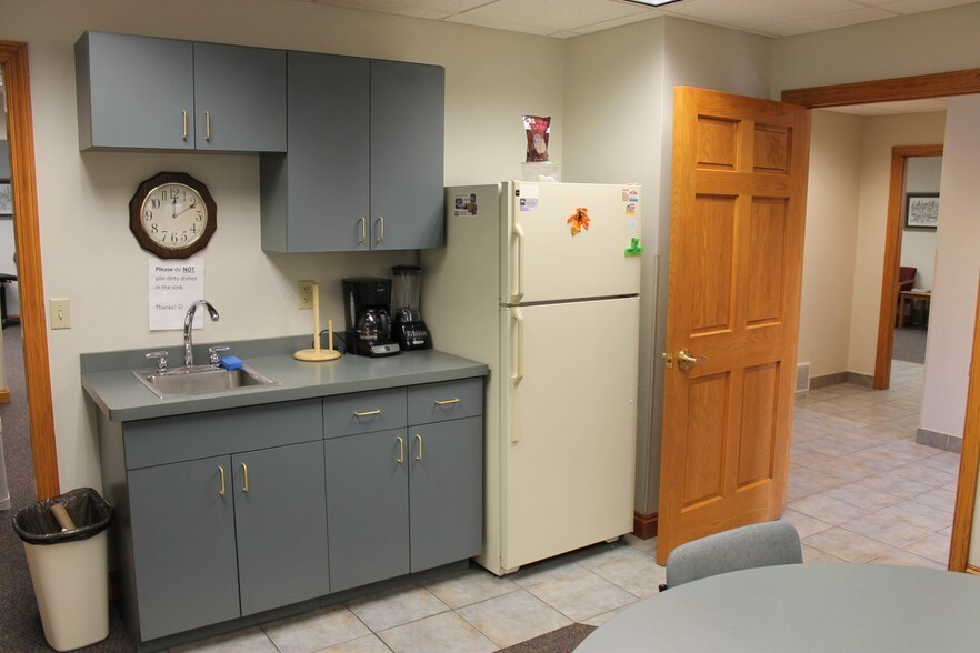 More Photos Of 2848 Memorial Dr, Two Rivers Medical For Lease