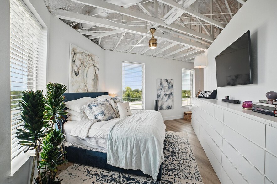 More Photos Of , Lavon Unknown For Sale