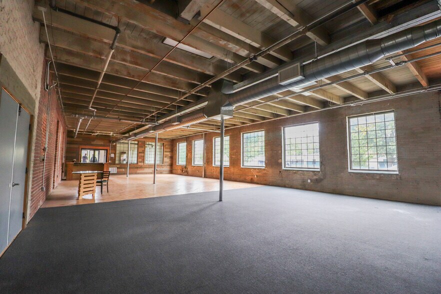 More Photos Of 1739 Elizabeth Ave NW, Grand Rapids Flex For Sale