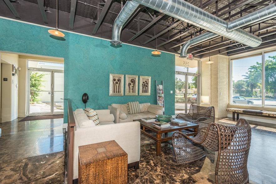 More Photos Of 255 University Dr, Coral Gables Medical For Lease