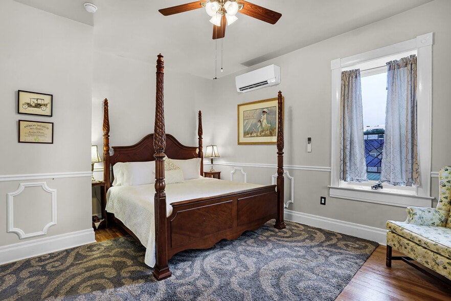 More Photos Of 504 W 5th St, Washington Hospitality For Sale