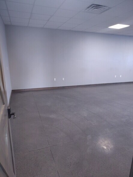More Photos Of 155 US 285 N hwy, Pecos Warehouse For Sale