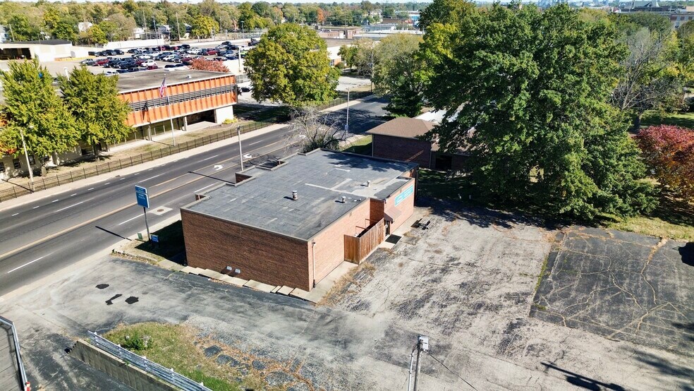 More Photos Of 535 W Eldorado St, Decatur Office For Sale