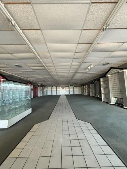 More Photos Of 718 N 12th St, Murray General Retail For Lease