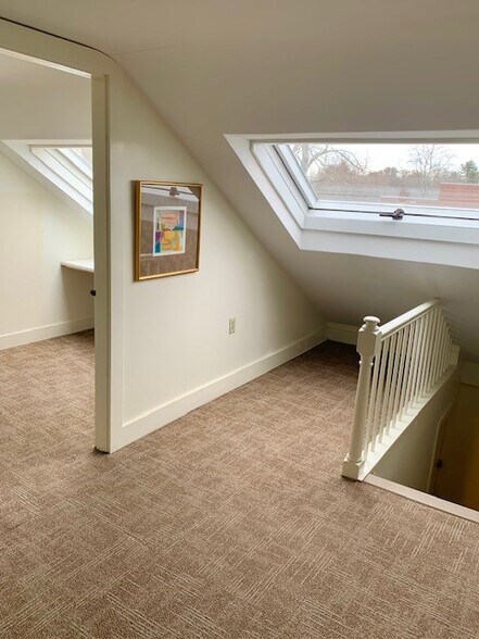 More Photos Of 162 Main St, Yarmouth Office For Lease