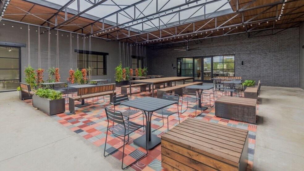 More Photos Of 119-127 Manufacturing St, Dallas Unknown For Lease