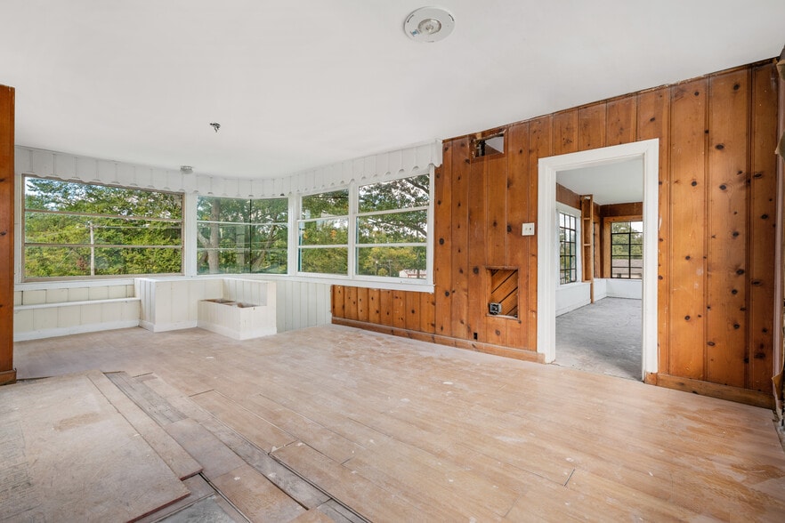 More Photos Of 3590 Thomas St, Memphis Office For Sale